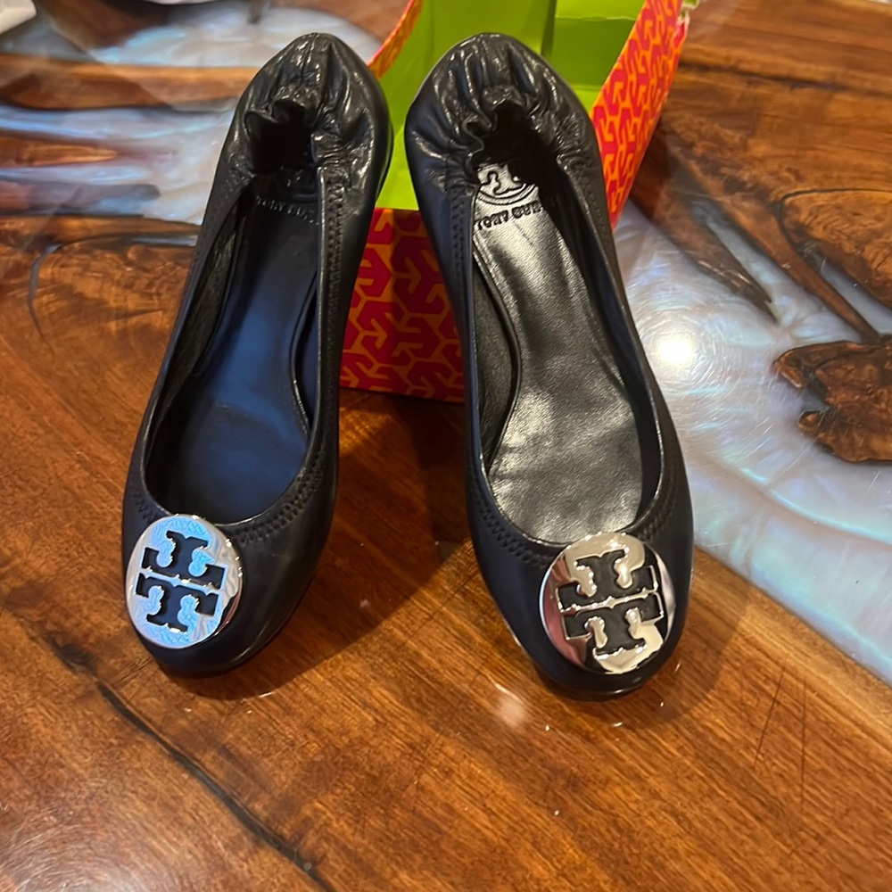 Tory Burch black leather flats like new